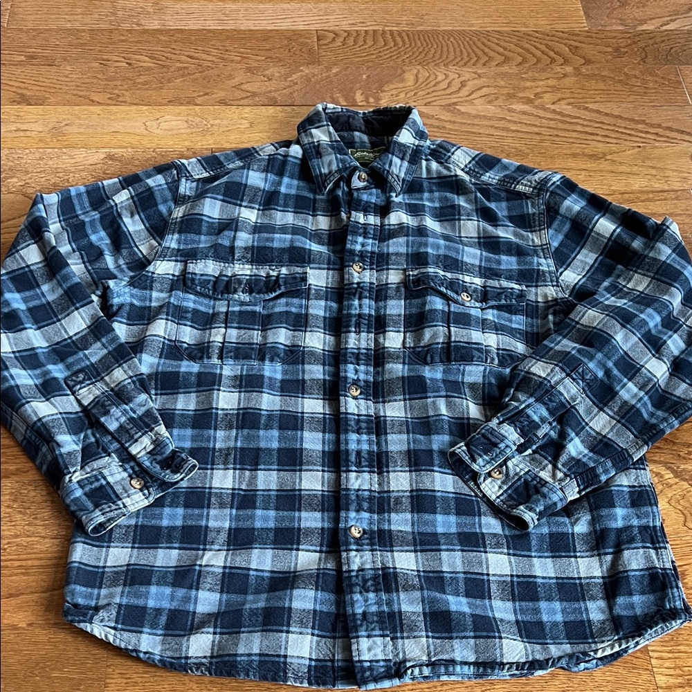 Eddie Bauer medium 100% cotton blue button down flannel. Very warm